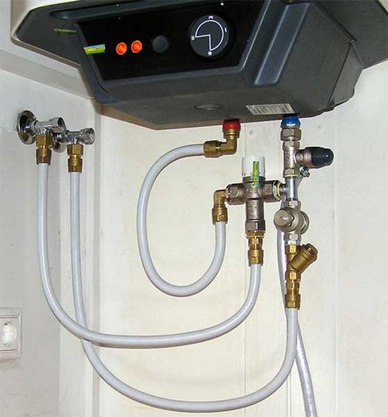 connection of the water heater to the water supply 1
